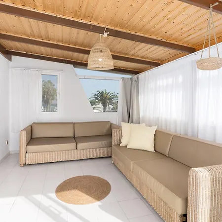 Home2book Stylish Coastal Apartment, *